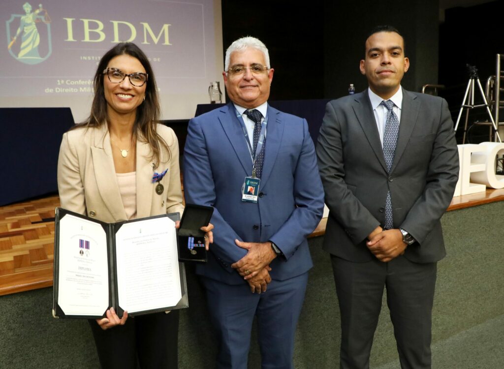 Defensora-geral é homenageada pelo Instituto Brasileiro de Direito Militar 1