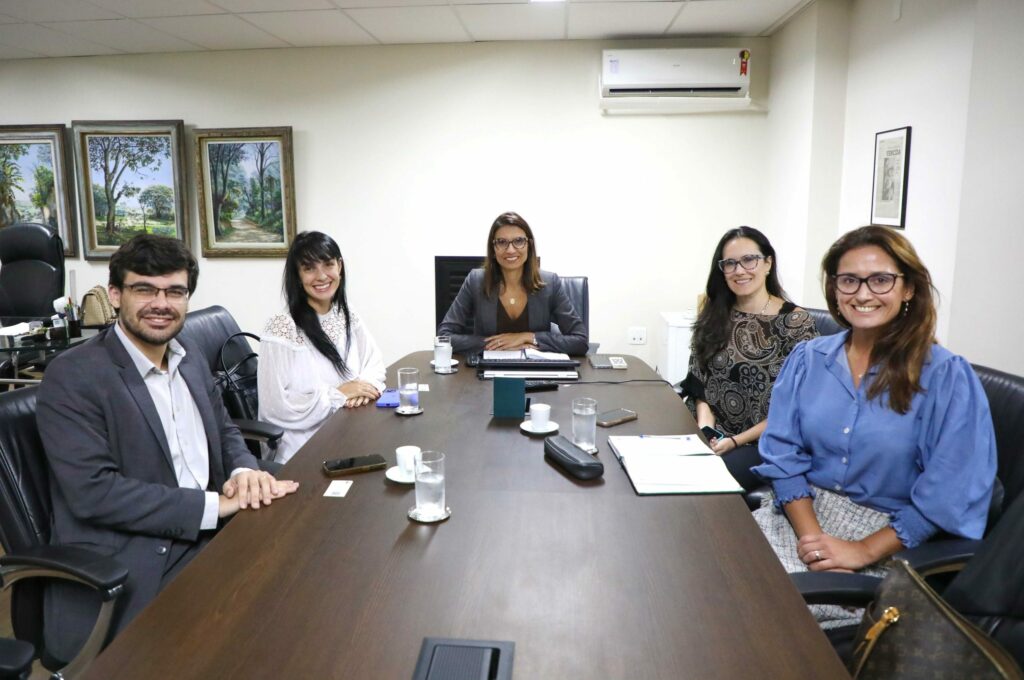 Defensora pública-geral recebe visita institucional da ouvidora-geral de Minas Gerais  1